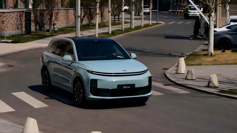 Imej rasmi L6 Ideal baru akan membuat debut mereka di Shanghai Auto Show. Ia akan mengadopsi lidar baru dan mempunyai cip yang dinaik taraf.