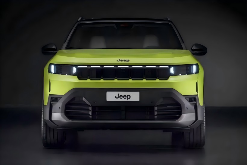 Imej rasmi spekulasi kompas Jeep baru telah dibocorkan, dengan pelepasan yang berpotensi dalam tahun ini. Kenderaan ini dijangka menawarkan pilihan elektrik, hibrid ringan, dan pemalam powertrain hibrid